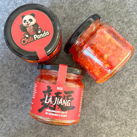Chili artisanal à l'huile avec ail et gingembre Chili Panda La Jiang 160g